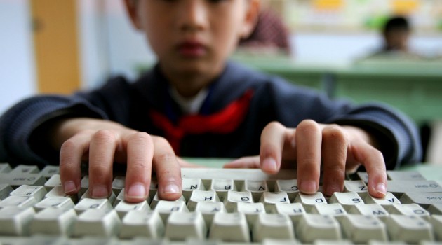 کودکان و نوجوانان در برابر تهدیدات فضای مجازی آسیب پذیرترند 