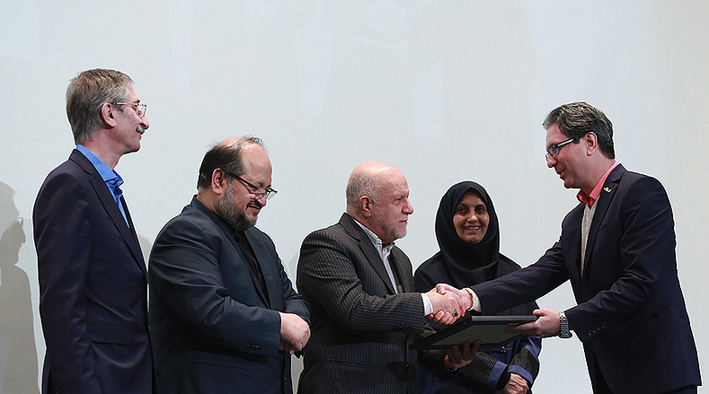 اهدای تقدیرنامه‌ی کیفیت چهارستاره به آسیاتک