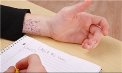 تقلب 4 متری این دانشجو در امتحان فیزیک هسته‌ای! (+تصاویر)