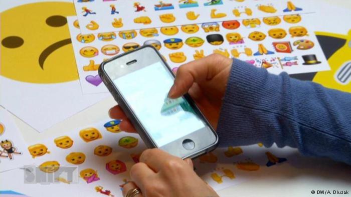 آگهی استخدام مترجم برای &quot;اموجی‌ها&quot; (Emoji)؛ تعابیر متفاوت در فرهنگ های مختلف