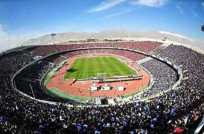 جنجال آفرینی دخترانی که دربی پایتخت را در استادیم دیدند!