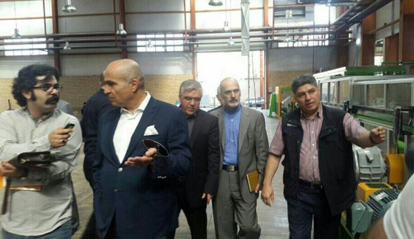 بازدید مدیران وزارت صنعت، معدن و تجارت از خط تولید سامسونگ