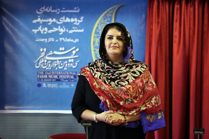 اجرای خواننده زن ایرانی برای زلزله‌زدگان