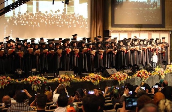 سیم‌کارت‌های رایتل در دستان اساتید و فارغ التحصیلان دانشگاه علوم پزشکی ایران