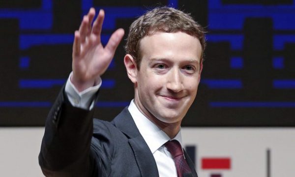اعتراف مجدد مدیر فیس بوک به اشتباه در سانسور عکس جنجالی