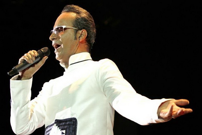 خواننده سرشناس پس از بازی ایران و پرتغال دچار حمله قلبی شد