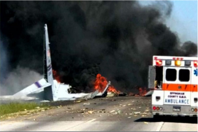 سقوط هواپیمای آمریکایی در تقاطع بزرگراه