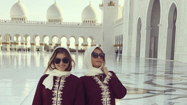 تصاویر باحجاب &quot;پاریس هیلتون&quot; در توئیتر 