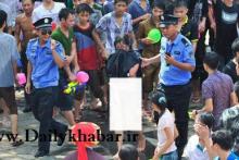 برهنه شدن دختر جوان برای ممانعت از تعرض جنسی! +عکس