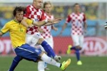 حضور کاملا برهنه بازیکنان تیم فوتبال کرواسی در استخر هتل!  