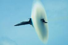 عکس رویایی از لحظه شکستن دیوار صوتی توسط یک جنگنده 