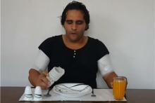 "اعجوبه های ایرانی"؛ جوانانی که شیشه می‎خورند! (+ویدئوها)