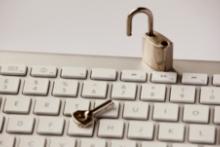 سارق ده‌ها هزار شماره کارت اعتباری در آمریکا بازداشت شد