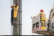 اقدام به خودکشی از بالای دکل مخابراتی در میدان هفت تیر (+عکس)