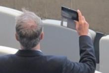 تلاش بی نتیجه کفاشیان برای گرفتن عکس یادگاری با مسی!