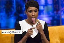 حرکت عجیب خانم هنرپیشه در برنامه زنده تلویزیونی +تصاویر