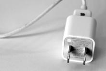 شارژر تقلبی آیفون جان یک تایلندی را گرفت