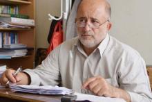 قاضی پور، عضو کمیسیون صنایع و معادن مجلس: باید به تکنولوژی‎های روز دنیا مجهز شویم/ دولت دوره‎ انحصار رایتل را تمدید کند/ با ارائه‎ی پروانه نسل 3 به سایر اپراتورها، رایتل زیان فراوانی خواهد دید