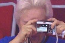 پیرزنی که در المپیک سوچی، سوژه شبکه‎های اجتماعی شد /عکس