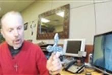 جن‌گیر اینترنتی هم آمد! + عکس