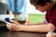 ممنوعیت ورود موبایل به مدارس تا کی ادامه خواهد داشت؟ 