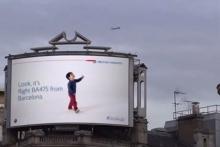 نصب یک بیلبورد تبلیغاتی هوشمند جالب +عکس