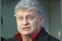 نگرانی پدر اسنودن از آینده زندگی فرزندش