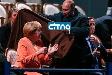 ابراز محبت پتویی پوتین به مرکل سوژه شبکه‎‏های اجتماعی شد + عکس