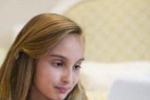 مجرمان جنسی اینترنت در دام ربات دخترنما! 