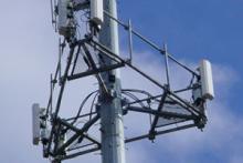 وقتی مسوولان خطرناک بودن آنتن&lrm;های موبایل را منکر می&lrm;شوند!