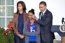 اوباما با تهدید دخترانش: تصویر خالکوبی خانوادگی را در یوتیوب به نمایش می&lrm;گذارم!