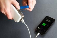 موبایلتان را در شرایط اضطراری شارژ کنید +عکس