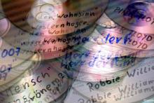 یاهو و گوگل به تبلیغ برای سایت‌های دانلود غیرقانونی متهم هستند؛ سکوت یاهو و تکذیب گوگل!