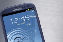 گوشی های هوشمند انعطاف پذیر سامسونگ+ عکس