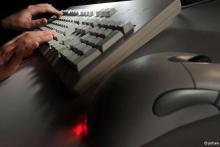 ارتباط اینترنتی، آبروی دختر جوان را به خطر انداخت!