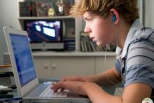 دبیر شورای عالی اطلاع رسانی تاکید کرد: لزوم حمایت از تولیدات داخلی برای بومی سازی بازی&zwnj;های رایانه&zwnj;یی