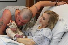 کودکی عجیب که فیس بوک سانسورش کرد! + عکس