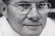 مخترع کنترل تلویزیون درگذشت + عکس اولین دستگاه کنترل و مخترع 