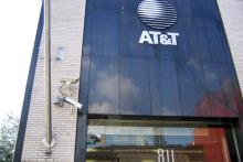 توهین کارکنان شرکت مخابراتی AT&T به همکار زن محجبه‎شان 