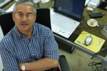 سفر پروفسور کمالی پور به ایران برای رونمایی از «مسافر دهکده جهانی»