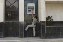 سوء استفاده‌ی کلاهبرداران از عدم آشنایی افراد به دستگاه‌های عابر بانک 