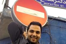 توبیخ "احسان علیخانی" به دلیل انتقاد از گرانی‌ها در برنامه زنده‌ی نوروزی تلویزیون