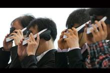 دستگاهی که بر روی صورت تصاویر سه بعدی تولید می‌کند 