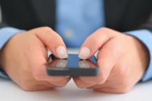 خطر مرگ در صورت شارژ تلفن همراه هنگام خواب!