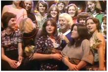 تعرض جنسی به دختر جوان در برنامه‌‎ زنده تلویزیونی! (+تصاویر)