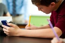 از سال آینده دانش&zwnj;آموزان می&zwnj;توانند تلفن همراه با خود به مدرسه ببرند