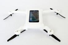 وقتی تلفن همراه پرواز می کند! (+عکس)