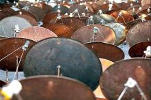 درآمد 93,000,000,000 دلاری صنعت بشقاب و رسیور! 