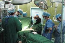 گوشی همراه پزشک در شکم بیمار جا ماند!