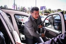 عکس/ همه گوشی های موبایل علی دایی!